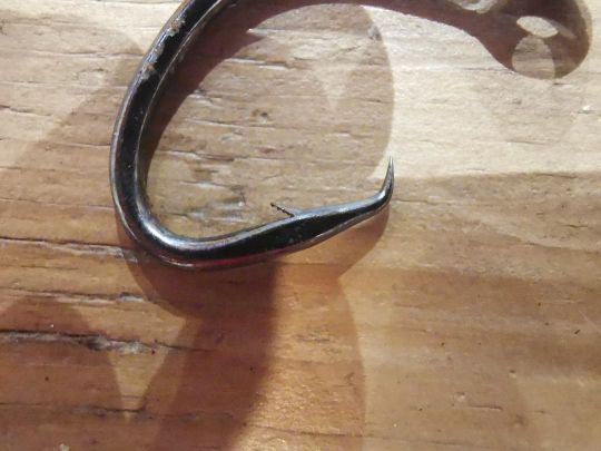 La pointe à 90° du cricle hook permet de pénétrer les chairs lors du changement de la mis en tension de la ligne.