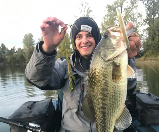 Joli black-bass sorti tout droit des potamots pour s'emparer de mon OSP Rudra 130 SP !