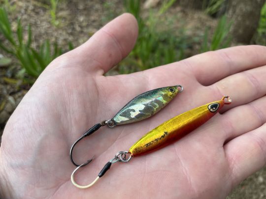 Esca Da Pesca Metallica Pescante 84g – Esche Rigide In Acciaio Per Acqua Salata, Colore Giallo, Con Tripli Ami Affilati
