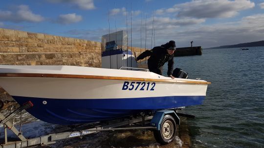 Départ en pêche depuis la cale d'Omonville la Rogue.
