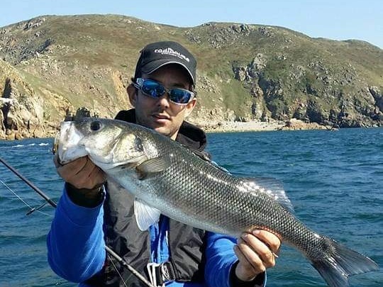 Sous les falaises de Jobourg vous serez bien abrité par vent d'est.
