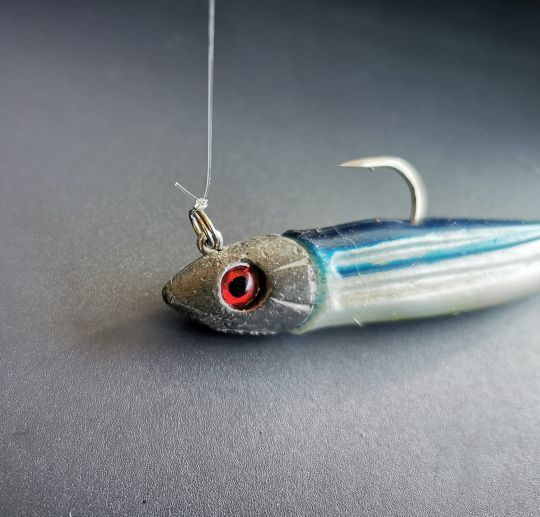 L'anneau brisé reste discret et très solide. 