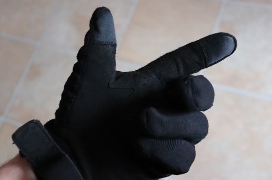 Les gants, indispensables pour pêcher l'hiver.