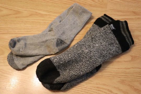 De bonnes chaussettes est indispensable pour pêcher l'hiver.