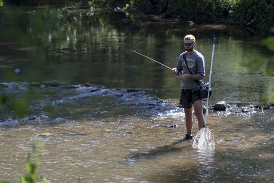 L'ajout d'un bas de ligne translucide est nécessaire lorsqu'on emploi un nylon coloré