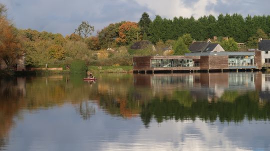 La pêche en float tube est de plus en plus en vogue. Elle permet de se déplacer partout en lac et réservoir