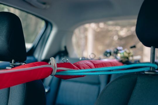 Le tendeur pour transporter vos cannes en voiture