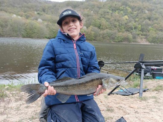 Poisson bonus à la grande canne !