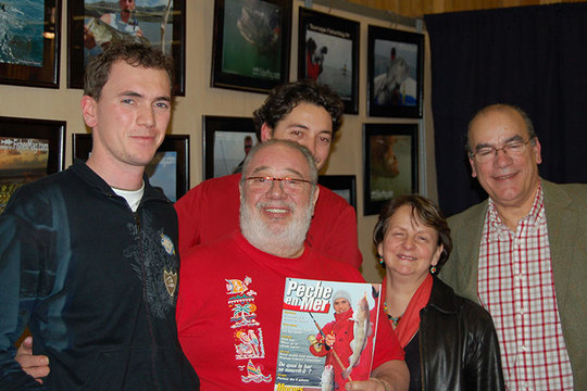 Avec le chanteur Carlos sur le stand de PecheWeb.com