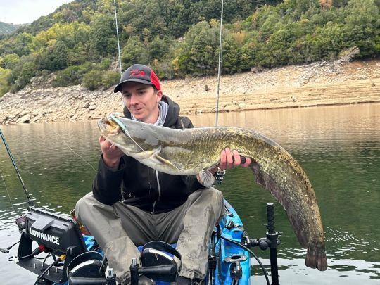 Pêcher différents carnassiers d'eau douce.