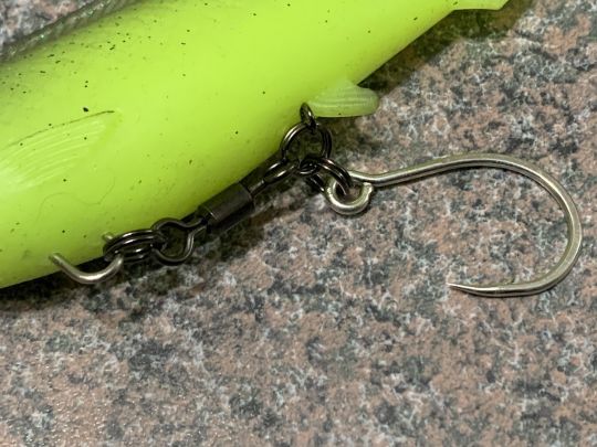 Il faut ajouter soi-même le stinger.