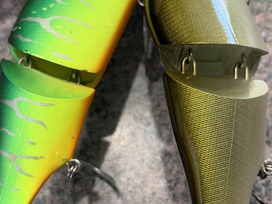 Le débattement entre les sections est plus important.