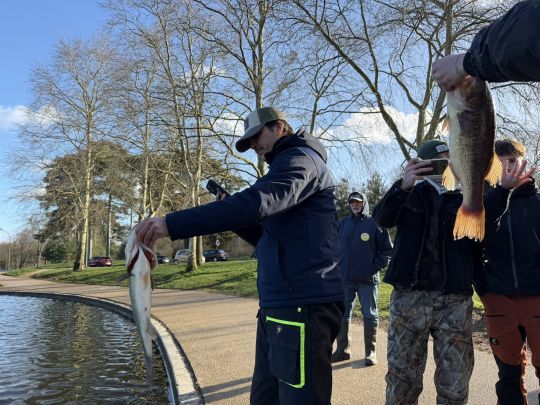 Perches, tanches, gardons, black-bass... tous les pêcheurs seront comblés.
