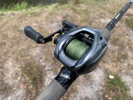 Un moulinet en taille 150 complète l'ensemble.