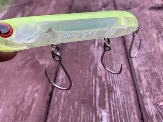 Des hameçons simples en 3/0 pour le modèle 135.