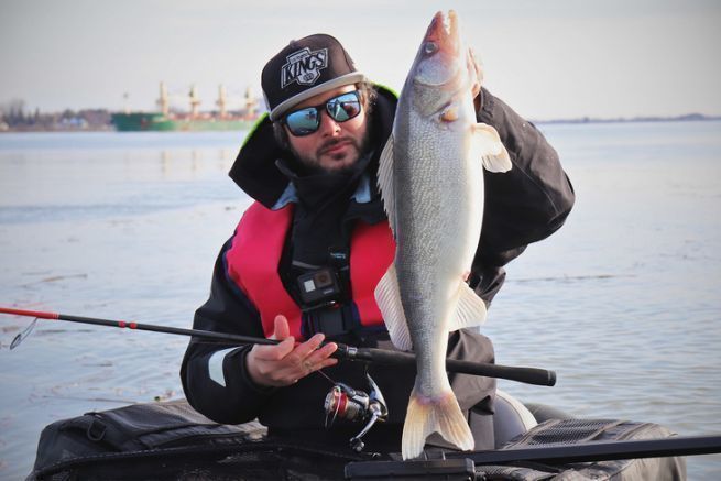 La verticale, una tecnica formidabile per la pesca dei walleye canadesi!
