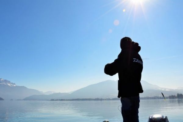 Pesca sul lago di Annecy, pesca in un ambiente naturale eccezionale