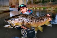 Pesca alla trota con esche artificiali, una tecnica che funziona Una bella trota su un'esca dura