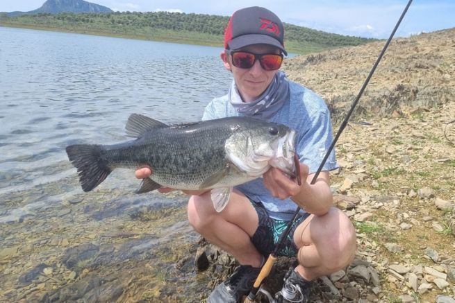 Per seguire i black bass in Spagna, i grandi laghi di sbarramento riservano belle sorprese