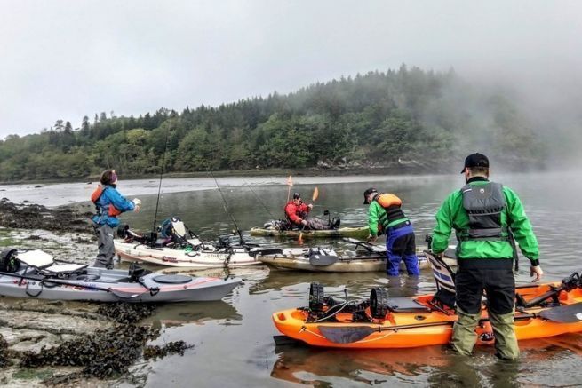 Quale attrezzatura  necessaria per la pesca in kayak nella stagione fredda?