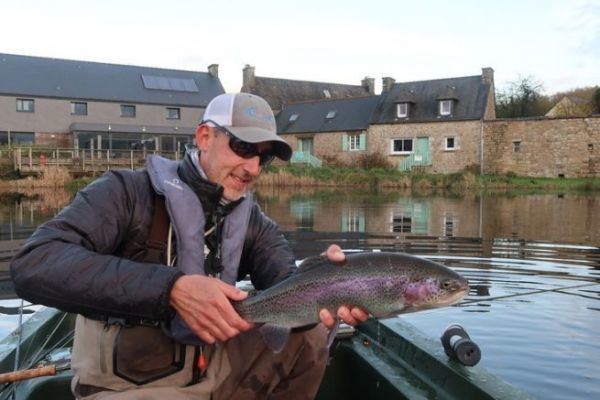 La pesca con il booby, un'altra tecnica di pesca a mosca con il carro armato