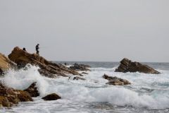 Pescare in sicurezza su coste rocciose