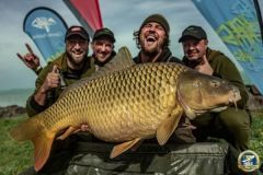 22,95 kg ed equipaggia felicemente