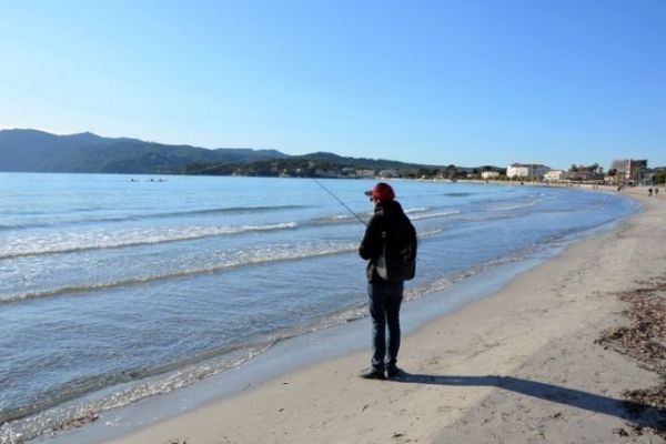 Pesca sulle spiagge sabbiose