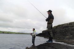 Meno aggrappati al bordo.