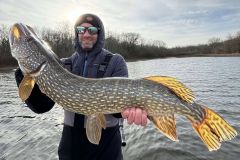 Pescate il luccio durante la bassa stagione, come qui al Jurassik Pike.