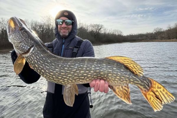 Pescate il luccio durante la bassa stagione, come qui al Jurassik Pike.