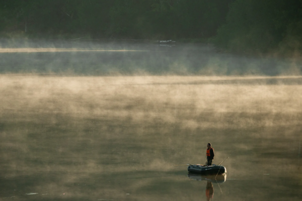Pesca sul lago di Saint-Pardoux