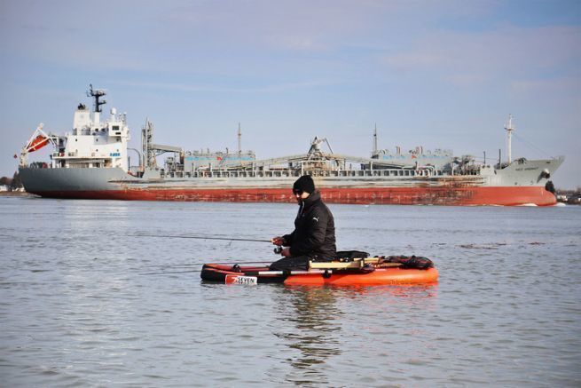 Sessione di Float-Tube in pieno inverno sul fiume San Lorenzo, in Canada.