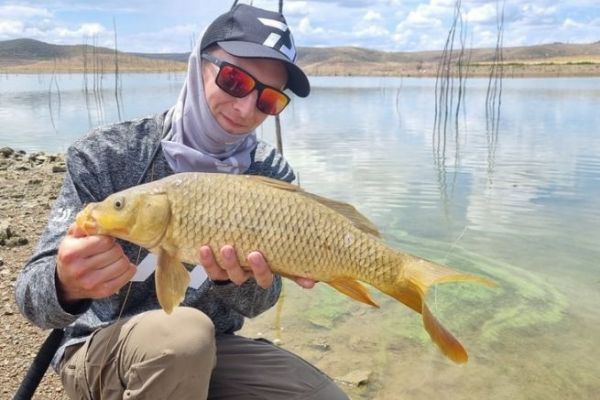 Pescare in un'ondata di caldo