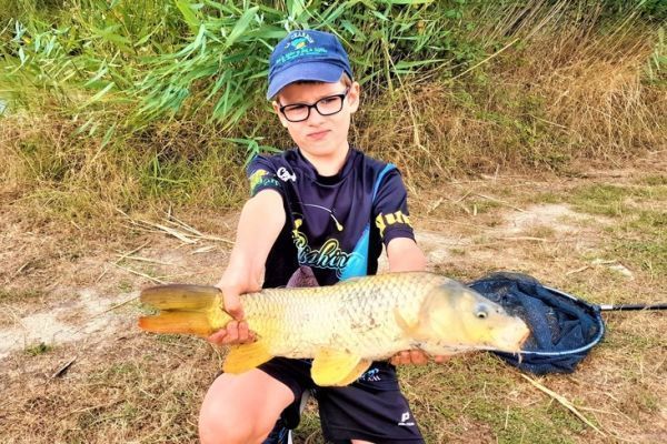 Posizionamento di pesi di piombo sul banner